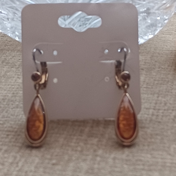 Vintage Gold Tone Tear Drop Dangle Earrings - Picture 8 of 8